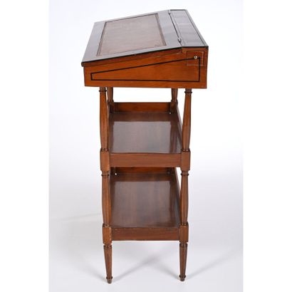 PETIT BUREAU DE PENTE LOUIS XVI en acajou...