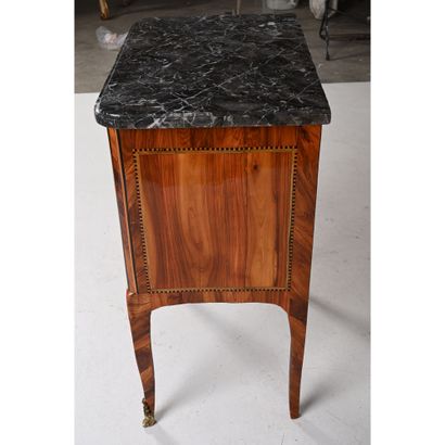 OHNEBERG. PETITE COMMODE SAUTEUSE TRANSITION...