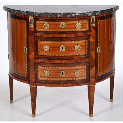 COMMODE LOUIS XVI de forme demi-lune en placage...