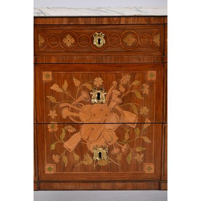 DESTER. COMMODE LOUIS XVI en placage de bois...