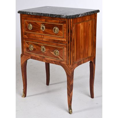 OHNEBERG. PETITE COMMODE SAUTEUSE TRANSITION...