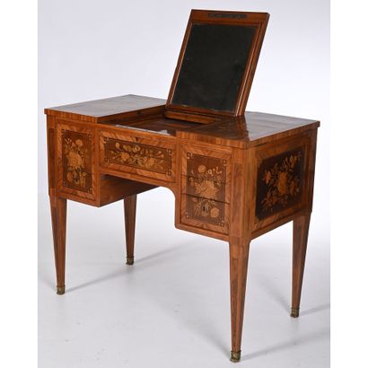 DESTER. COIFFEUSE LOUIS XVI à caissons toutes...