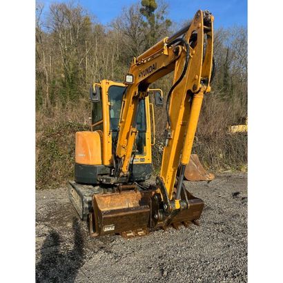 Mini pelle Hyundai r30z-9 année 2016 environ...