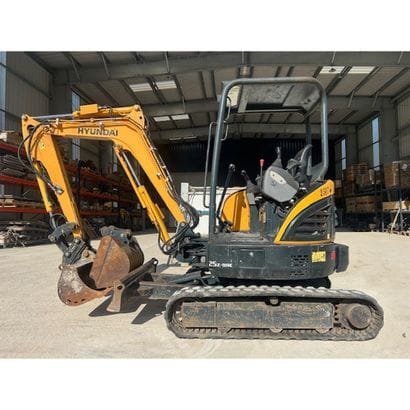 Mini pelle Hyundai r25z-9a année 2017 environ...