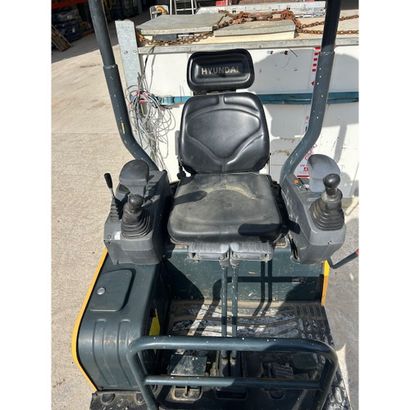 Mini pelle Hyundai r17z-9a année 2019 environ...