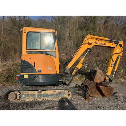 Mini pelle Hyundai r30z-9 année 2016 environ...