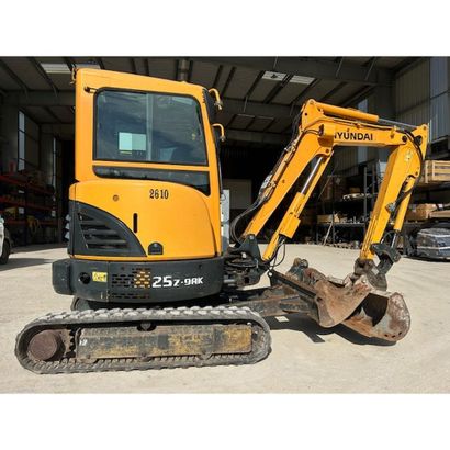 Mini pelle Hyundai r25z-9a année 2019 environ...
