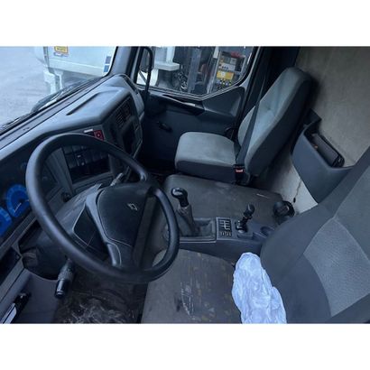 Renault Midlum année 2005 environ 490000...