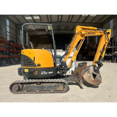 Mini pelle Hyundai r25z-9a année 2017 environ...