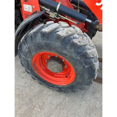 Chargeuse sur Kubota r065 hw équipé fourche...