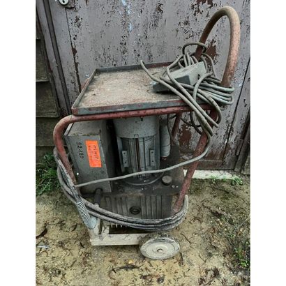 Centrale hydraulique 220 V Commandé aux pieds....