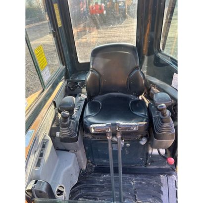 Mini pelle Hyundai r30z-9 année 2016 environ...