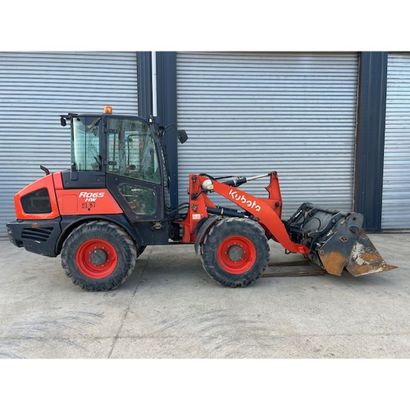 Chargeuse sur Kubota r065 hw équipé fourche...