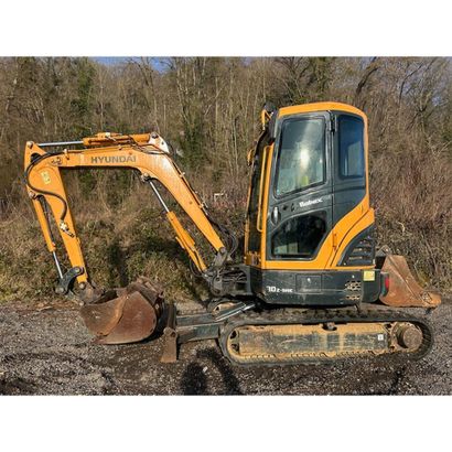 Mini pelle Hyundai r30z-9 année 2016 environ...