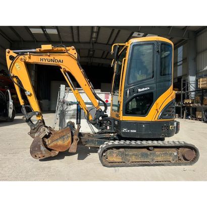 Mini pelle Hyundai r25z-9a année 2019 environ...