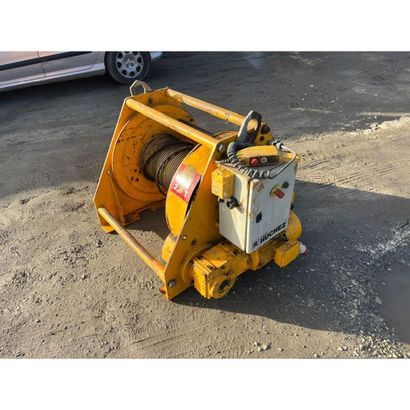Treuil marque huchez 380 volts.(Ce lot sera...