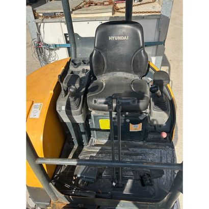 Mini pelle Hyundai r25z-9a année 2017 environ...