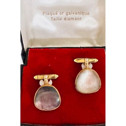 PAIR OF GOLDEN METAL HANDLEBUTTONS. With...