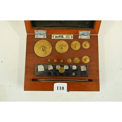 Brand: OERTLING London chemist, with case,...