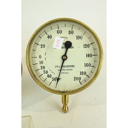 LOT comprenant 1 VOLTMETRE APERIODIQUE de...