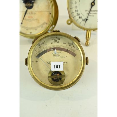 LOT comprenant 1 VOLTMETRE APERIODIQUE de...