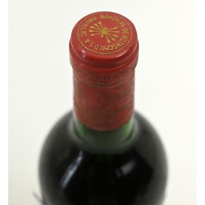 1 Btle Château MOUTON ROTHSCHILD, 1984. (Etat...