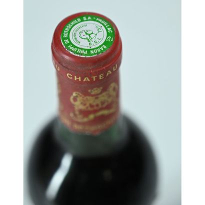 1 Btle Château MOUTON ROTHSCHILD, 1990. (Etiquette...
