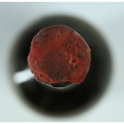 1 Btle Château PAVIE. Très ancienne (Usures...
