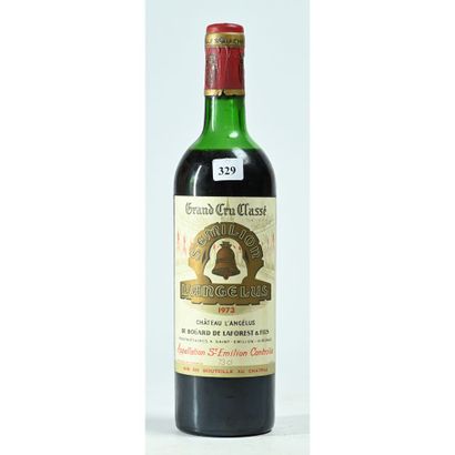 1 Btle Château L’ANGELUS, 1973. (Niveau épaule,...