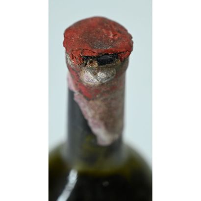 1 Btle Château PAVIE. Très ancienne (Usures...