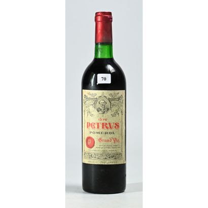 1 Btle Château PETRUS, 1976. (Etiquette légèrement...