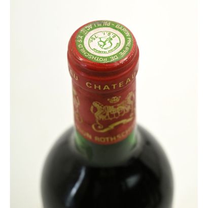 1 Btle Château MOUTON ROTHSCHILD, 1987. (Etat...