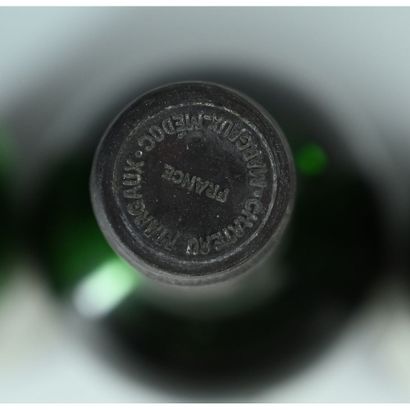 3 Btles Château MARGAUX, 1976. (Une avec...