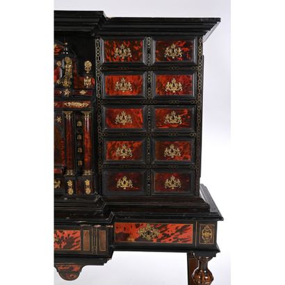 JOLI CABINET FLAMAND LOUIS XIII in red tortoiseshell,...