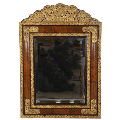 GLACE DANS LE GOUT LOUIS XIV in burr walnut...