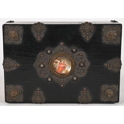 SMALL JEWELRY CASE IN THE SPIRIT OF LOUIS...