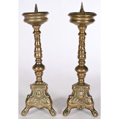 PAIRE DE PETITS PIQUE-CIERGES LOUIS XIII...
