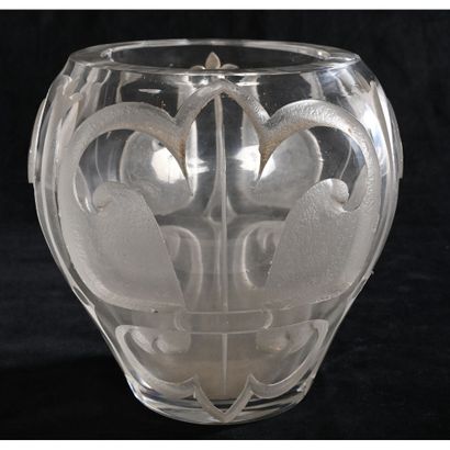 CRISTALLERIE DE SAINT-LOUIS. IMPORTANT VASE...