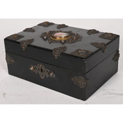 SMALL JEWELRY CASE IN THE SPIRIT OF LOUIS...