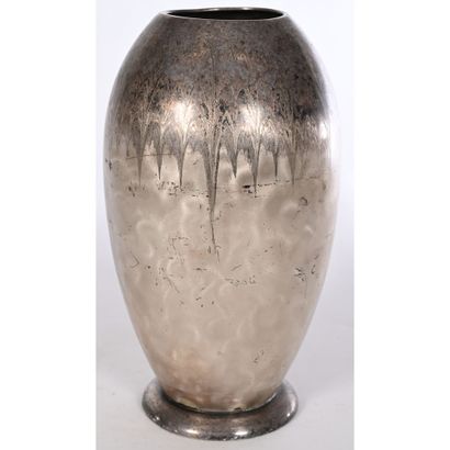 ART DECO obus-shaped vase in iridescent silver-plated...