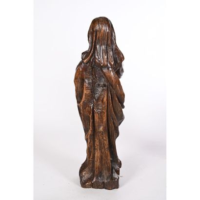 CALVARY VIRGIN in walnut. Beautiful plicature...