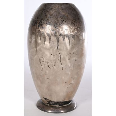 ART DECO obus-shaped vase in iridescent silver-plated...