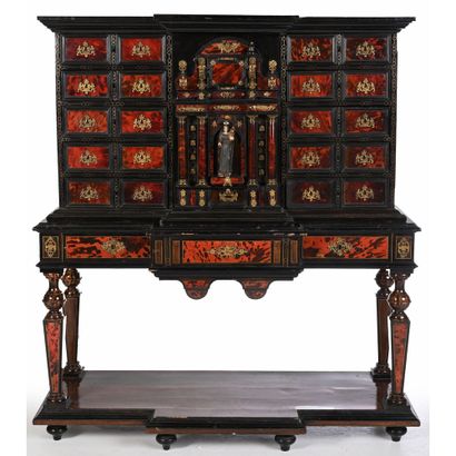 JOLI CABINET FLAMAND LOUIS XIII in red tortoiseshell,...
