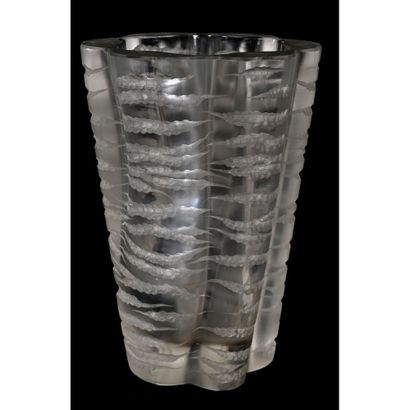 LALIQUE France. VASE 