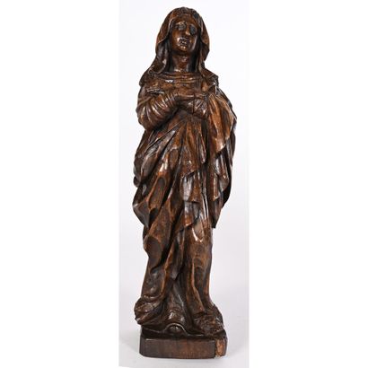 CALVARY VIRGIN in walnut. Beautiful plicature...