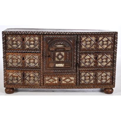 BARGUENO CABINET in walnut and bone marquetry...