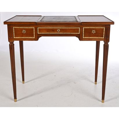 ORIGINAL LOUIS XVI READING TABLE in mahogany...