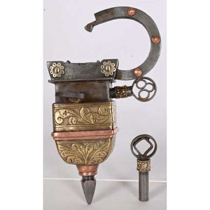 Iron triple-lock padlock. Original operation....