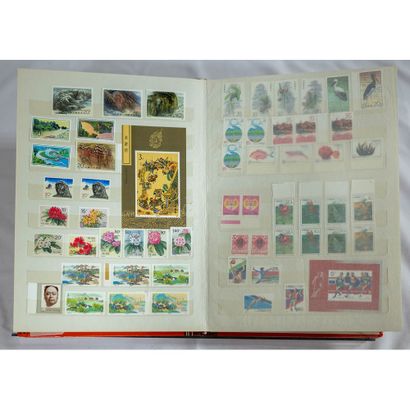 Chine 3 classeurs de timbres toute période,...