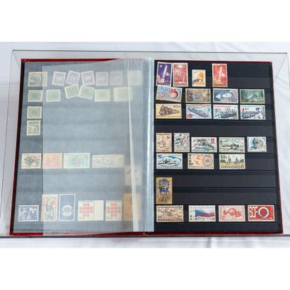 Europe, 14 albums de timbres majorité ob...